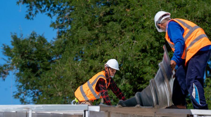Professional gutter cleaning in West Sacramento, CA